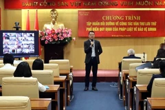 Giảng viên, Tiến sĩ Cam Anh Tuấn với chuyên đề về Quy định hiện hành và hướng dẫn thực hiện một số nghiệp vụ trong công tác văn thư.