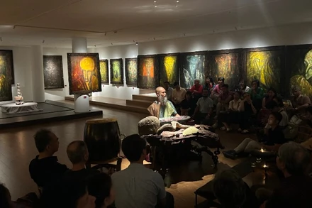 Không gian của buổi triển lãm “Hơi thở bồ đề”. (Ảnh: CAO HƯƠNG)