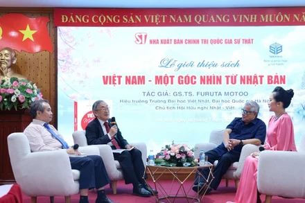 GS,TS Furuta Motoo trao đổi và giao lưu với độc giả về cuốn sách "Việt Nam - Một góc nhìn từ Nhật Bản"
