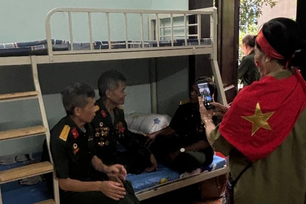 Những người lính từng vào sinh ra tử năm xưa, nay có dịp hội ngộ trong ngôi nhà chung thân tình.