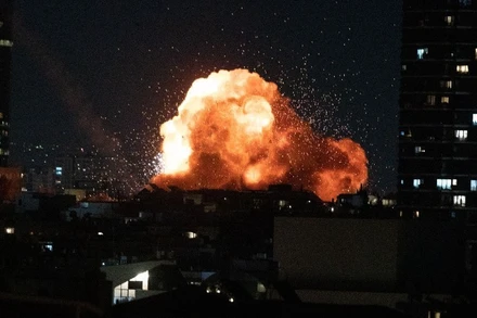 Địa điểm tại Tel Aviv, Israel bị trúng tên lửa từ Iran, ngày 28/2/2025. (Ảnh: IRNA/TTXVN)