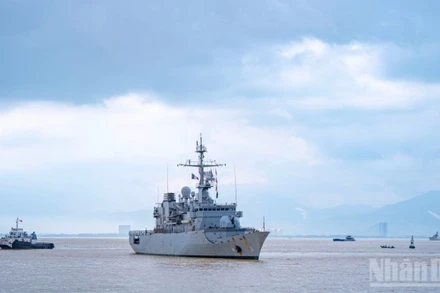 Tàu tuần dương Prairial cập cảng Tiên Sa, thành phố Đà Nẵng.