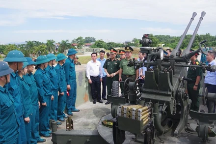Đoàn công tác Ủy ban Quốc phòng-An ninh Quốc hội kiểm tra công tác sẵn sàng chiến đấu tại Đại đội phòng không, Ban Chỉ huy khu vực phòng thủ Công ty cổ phần gang thép Thái Nguyên.