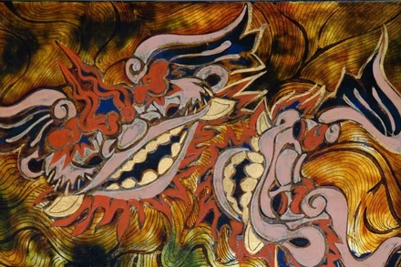 Tranh sơn mài "Nghê vui đùa". (Tác giả Đỗ Quang Hưng)