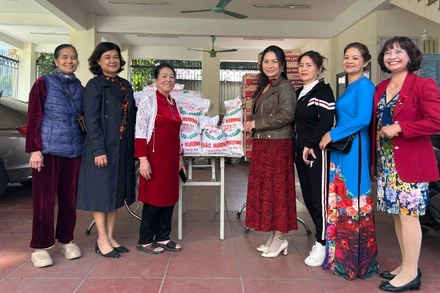 Câu lạc bộ Liên thế hệ Tự giúp nhau phường Khương Đình. 