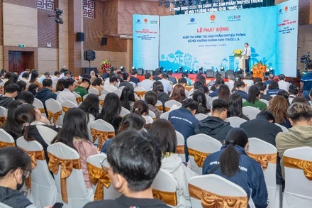 Quang cảnh lễ phát động.