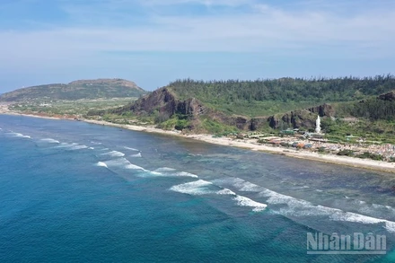 Đảo Lý Sơn có đường bờ biển 25km.