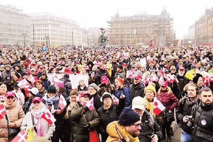 Người dân Đan Mạch tuần hành ủng hộ Greenland. (Ảnh: TÂN HOA XÃ)