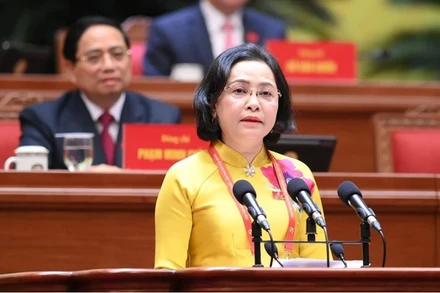 Ủy viên Trung ương Đảng, Ủy viên Ban Thường vụ Đảng ủy Quốc hội, Phó Chủ tịch Quốc hội Nguyễn Thị Thanh trình bày tham luận tại hội trường.