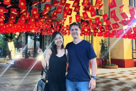 Đạo diễn François Bibonne ấn tượng với bầu không khí Thủ đô những ngày này. (Ảnh: Nhân vật cung cấp)