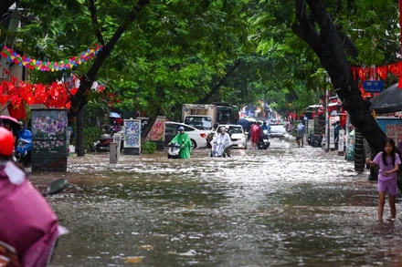 Hà Nội ngập diện rộng do ảnh hưởng của bão số 5. (Ảnh: THÀNH ĐẠT)