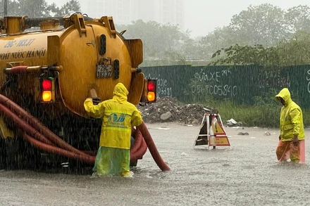 Xí nghiệp thi công cơ giới trực tại Nguyễn Xiển.