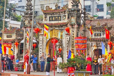 Làng Triều Khúc (nay thuộc phường Thanh Liệt, Hà Nội).