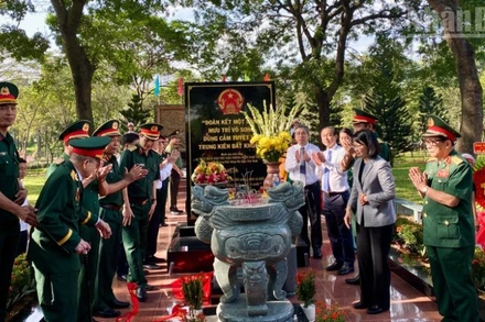 Đại biểu dự lễ khánh thành Bia tưởng niệm cán bộ, chiến sĩ Biệt động Sài Gòn-Gia Định.