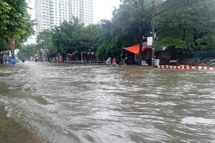 Hệ thống thoát nước của Hà Nội hiện đang bị quá tải.