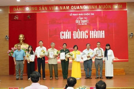 Lễ trao giải Cuộc thi Sáng tác Tiểu thuyết lần thứ I do Thời báo Văn học Nghệ thuật tổ chức, tạo sân chơi bổ ích cho đội ngũ sáng tác nhiều thế hệ.