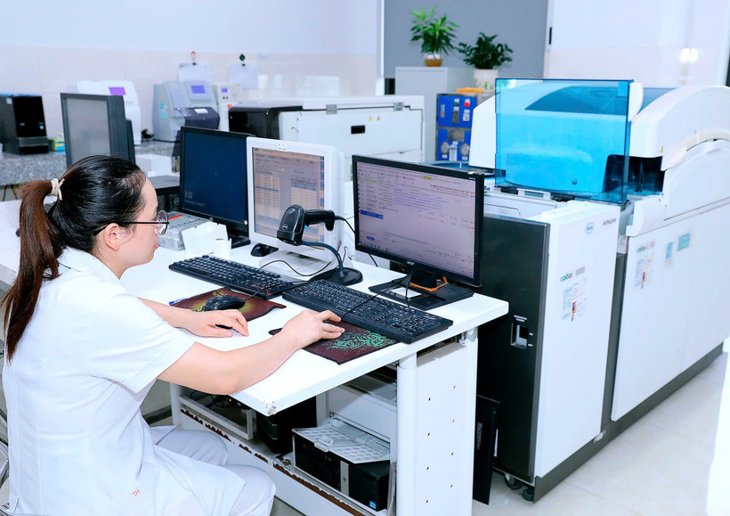 Ứng dụng công nghệ thông tin trong khám, chữa bệnh tại Bệnh viện đa khoa Ba Vì (Hà Nội). (Ảnh: Huy Hoàng)