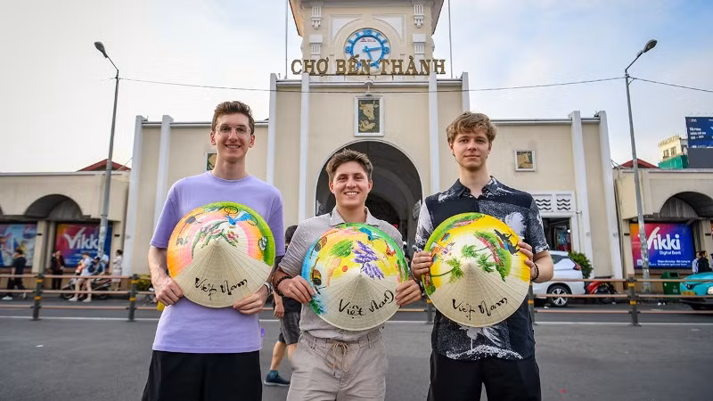 Du khách Đức thăm Thành phố Hồ Chí Minh. (Ảnh: THÀNH ĐẠT)