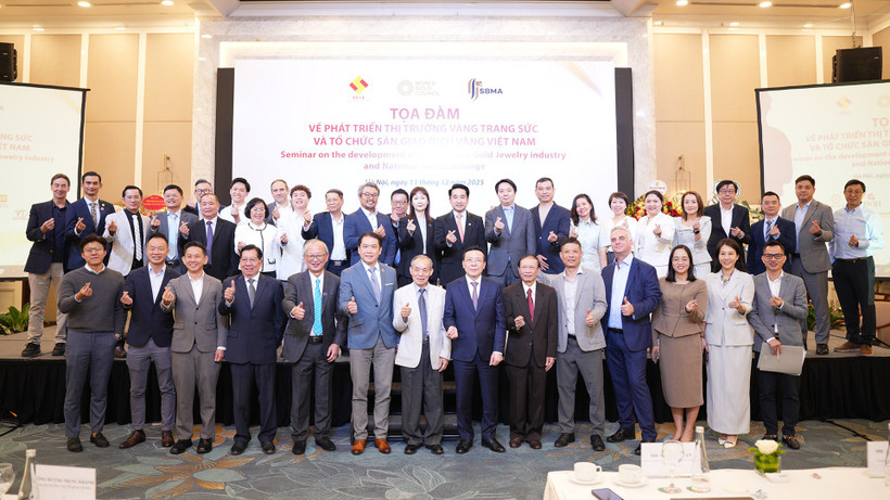 Các đại biểu tham dự tọa đàm.