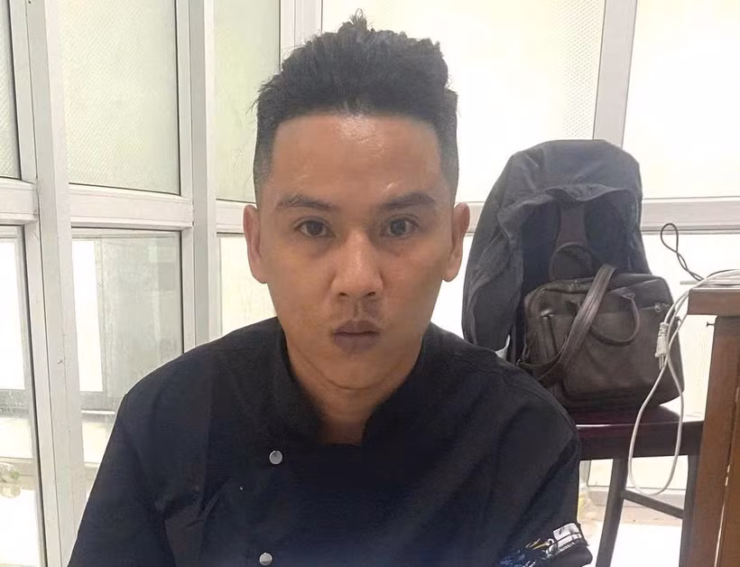 Nguyễn Văn Hoàng tại cơ quan điều tra. (Ảnh: Công an cung cấp)