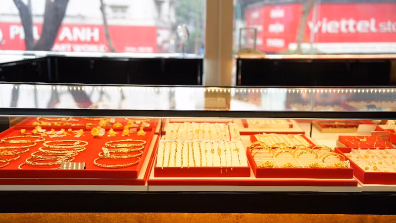 Giá vàng ngày 6/2: Vàng miếng SJC tiếp đà “lao dốc”, giảm tới 5 triệu đồng/lượng