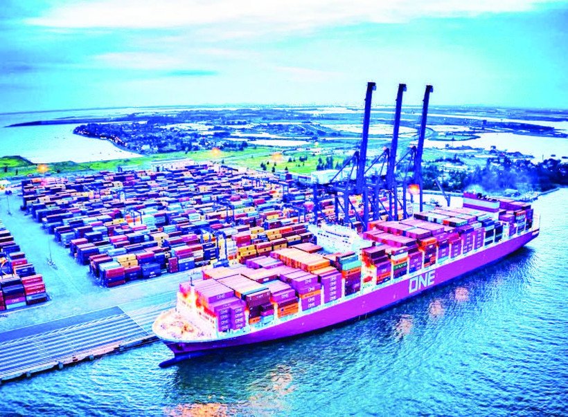 Với lợi thế cảng biển, thành phố Hải Phòng đang phấn đấu xây dựng hình mẫu về cảng xanh, cảng thông minh tại Việt Nam và khu vực. (Ảnh ĐỨC NGHĨA)