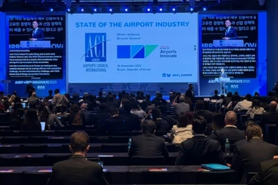 Đại diện lãnh đạo các cảng hàng không tham dự Hội nghị Airports Innovate 2025 tổ chức tại Busan (Hàn Quốc).