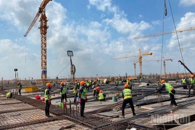 Liên danh các nhà thầu thi công dự án thành phần 3 - Các công trình thiết yếu trong Cảng hàng không quốc tế Long Thành đang quyết tâm thi công “3 ca, 4 kíp”, bứt tốc tiến độ, phấn đấu đưa công trình trọng điểm quốc gia này “về đích” trước ngày 19/12 tới đây.