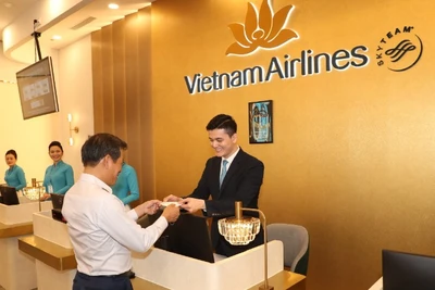 Khách hàng trải nghiệm dịch vụ Check-in Lounge tại nhà ga T3, sân bay quốc tế Tân Sơn Nhất.
