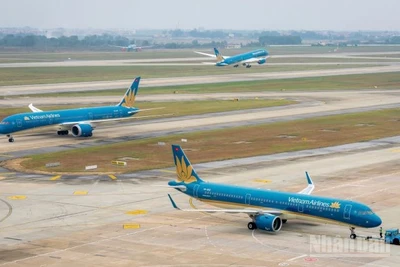 Ngành hàng không dân dụng Việt Nam luôn giữ vai trò là một lĩnh vực kinh tế-kỹ thuật đặc thù, hiện đại, tiên tiến; là cầu nối quan trọng giữa Việt Nam với khu vực và thế giới.