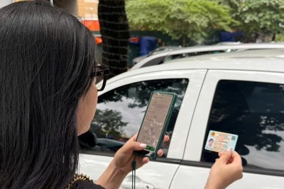 Cục Đường bộ Việt Nam yêu cầu các nhà cung cấp dịch vụ tập trung huy động, bố trí nhân lực giải đáp các vướng mắc và hỗ trợ các chủ phương tiện chuyển đổi tài khoản thu phí sang tài khoản giao thông.