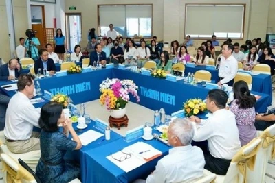 Tọa đàm “Giảm phát thải, lọc không khí” đã thu hút nhiều chuyên gia môi trường, các doanh nghiệp liên quan tham gia thảo luận.