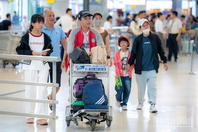 Theo thống kê, lưu lượng hành khách qua Cảng Hàng không quốc tế Nội Bài trong 6 tháng qua đạt 16,5 triệu lượt.