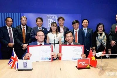 Vietjet và Rolls-Royce ký kết đặt hàng thêm 40 động cơ Trent 7000 dành cho đội bay A330neo.