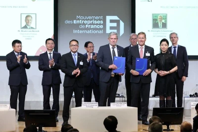 Tập đoàn Airbus ký hợp đồng cung ứng mới với nhà cung cấp dịch vụ công nghệ thông tin hàng đầu tại Việt Nam là Tập đoàn FPT, dưới sự chứng kiến của Thủ tướng Phạm Minh Chính.