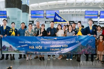 Vietravel Airlines vừa thực hiện thành công chuyến bay charter đầu tiên kết nối Hà Nội với Hoàng Sơn (Trung Quốc).