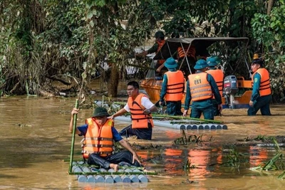 Các lực lượng chức năng triển khai tìm kiếm, cứu hộ nạn nhân bị lũ cuốn trôi tại công trường dự án đường cao tốc Đồng Đăng-Trà Lĩnh đầu tháng 10 vừa qua.