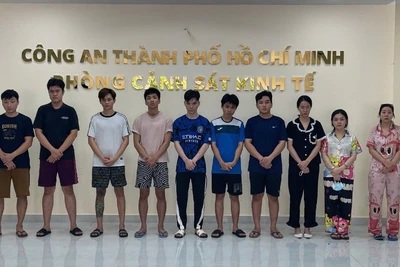 Các đối tượng tại cơ quan chức năng. (Ảnh: Công an cung cấp)