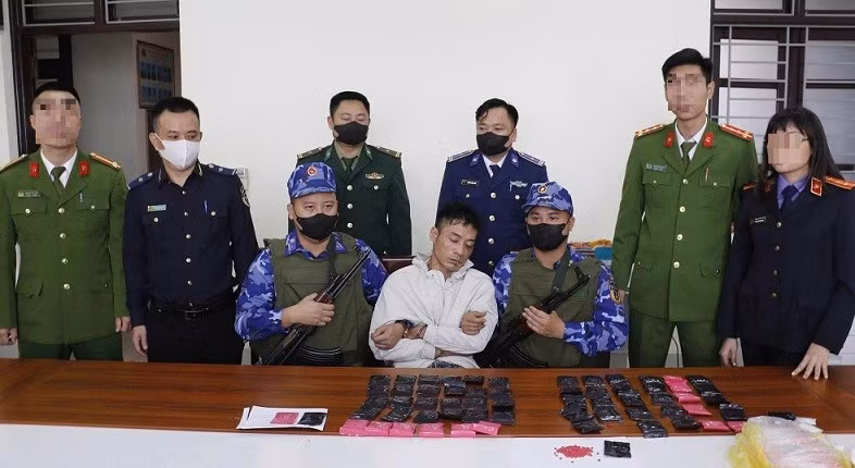 Đối tượng Nguyễn Tiến Dũng bị bắt giữ.