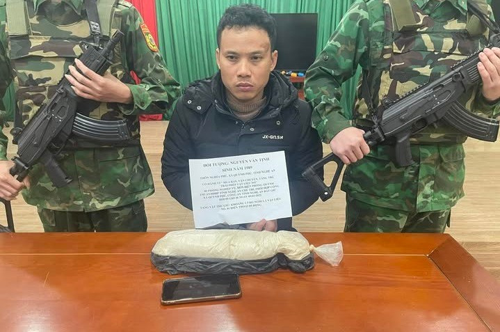 Đồn Biên phòng Quỳnh Thuận và Phòng nghiệp vụ bắt đối tượng mua bán vận chuyển thuốc nổ.