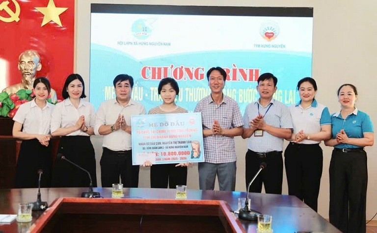 Em Nguyễn Thị Thanh Tâm được Tổ chức Tài chính vi mô Tình thương - Chi nhánh Hưng Nguyên nhận đỡ đầu trong vòng 3 năm.