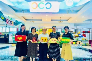 Phó Giáo sư, Tiến sĩ Trần Ninh người phát hiện ra 25 loại trà hoa vàng.