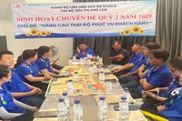 Sinh hoạt chuyên đề tại Chi bộ Siêu thị Co.opmart Phú Lâm với phần sinh hoạt nội dung Báo Nhân Dân.