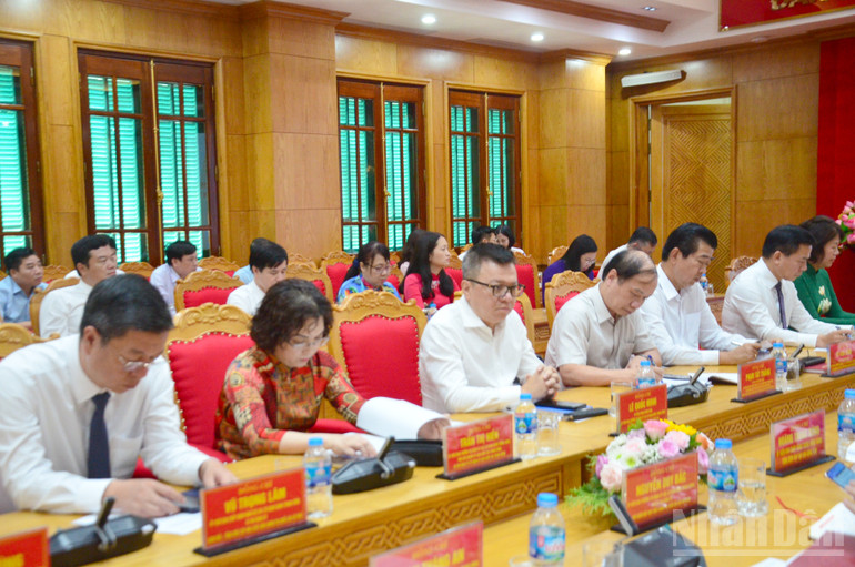 ndo_br_dai-bieu-du.jpg