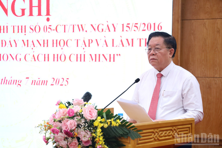 Đồng chí Nguyễn Trọng Nghĩa phát biểu tại hội nghị. (Ảnh: PHẠM CƯỜNG) ndo_br_img-bac-nghia-phat-bieu-1.jpg