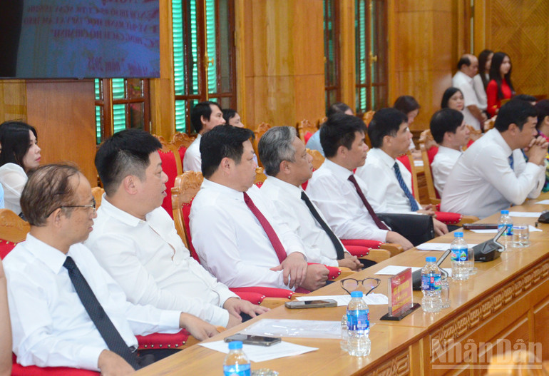 Các đại biểu tham dự hội nghị. (Ảnh: PHẠM CƯỜNG) ndo_br_dai-bieu.jpg