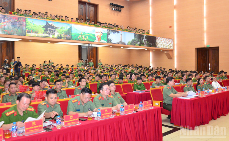 Các đại biểu tham dự hội nghị. (Ảnh: PHẠM CƯỜNG) ndo_br_cac-dai-bieu-tham-du-hoi-nghi.jpg