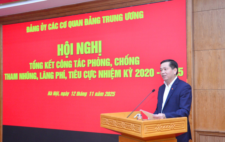 ສະຫາຍ ຫງວຽນລອງຫາຍ, ຮອງເລຂາຄະນະພັກອົງການສູນກາງພັກ, ກ່າວຄຳເຫັນທີ່ກອງປະຊຸມ. (ພາບ: ພິມມະສອນ) dong-chi-hai.jpg