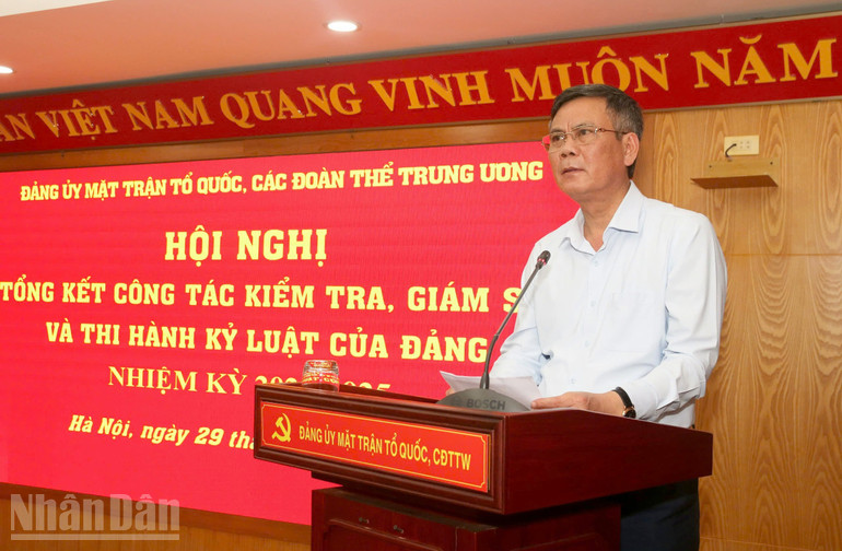 Đồng chí Trần Thắng, Phó Bí thư Đảng ủy, Chủ nhiệm Ủy ban Kiểm tra Đảng ủy Mặt trận Tổ quốc, các đoàn thể Trung ương kết luận hội nghị. (Ảnh: PHẠM CƯỜNG) ndo_bl_ket-luan.jpg