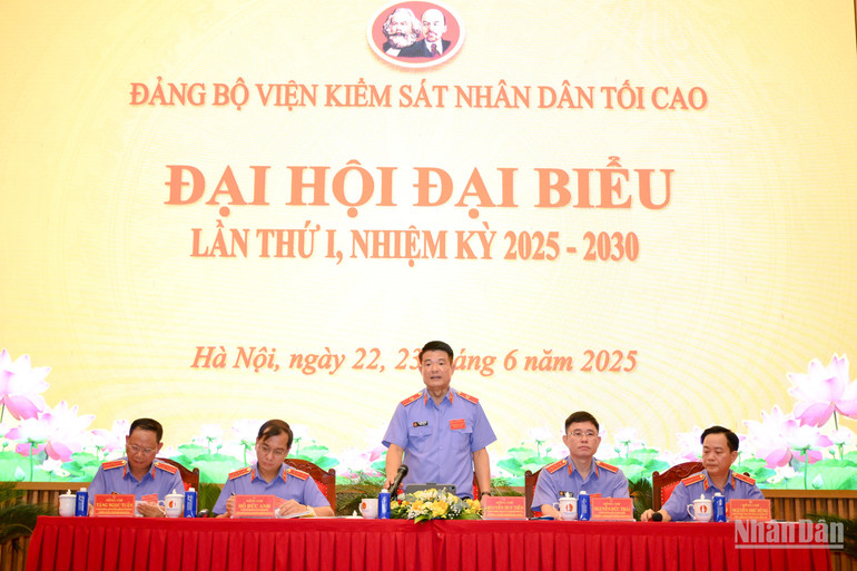 Đoàn Chủ tịch điều hành Đại hội. (Ảnh: THẾ ĐẠI) dhvienkiemsoatnd-2044.jpg